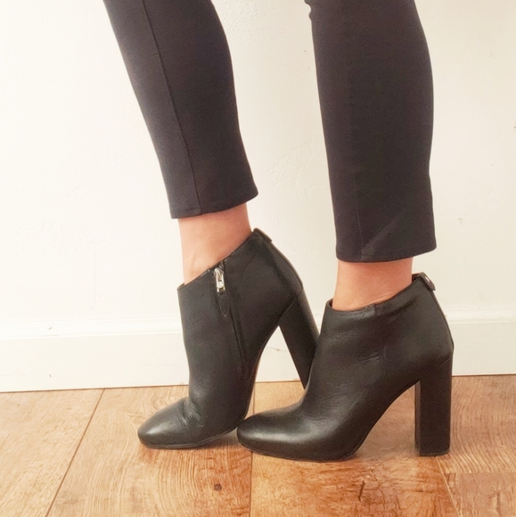 SAM EDELMAN Black Leather Round Toe booties 8 1/2 - Picture 5 of 6